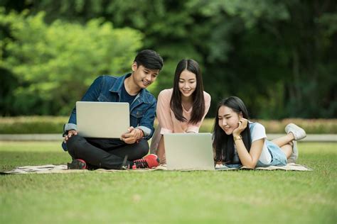 Nama dan tanda tangan pengirim dalam hal ini ketua komite sekolah yang diketahui oleh kepala sekolah 5 Contoh Surat Keterangan Pindah Sekolah dan Permohonan Pindah