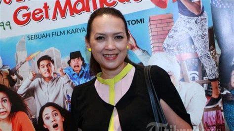 Mantan istri katon bagaskara ini mengawali kariernya di dunia hiburan dengan bermain dalam film pencuri cinta yang tayang pada tahun 1984. Ira Wibowo - Tribunnewswiki.com