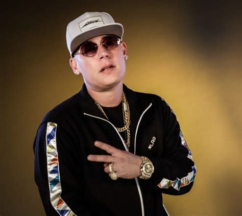 Maybe you would like to learn more about one of these? Cosculluela se enfrenta en redes con Yankee, Residente ...