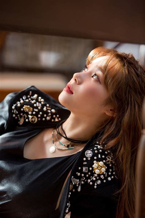 Aoa's mina shows her fresh charms in 'grazia'! AOA - Seo YuNa 서유나 'NEW MOON' ('Come See Me' 날보러와요) 6th ...