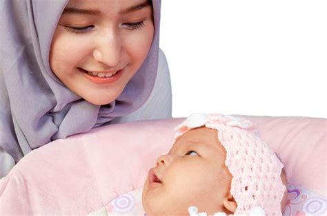 Perempuan, pontianak dan dot dot dot (2004). PENGALAMAN SUNATKAN BAYI PEREMPUAN DI KLINIK PENAWAR ...