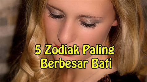 C em f g ku kan mencoba berbesar hati em f g melepas kau pergi bahagia dengan dia c em f g ku terima kenyataan ini. 5 Zodiak Paling Berbesar Hati - YouTube