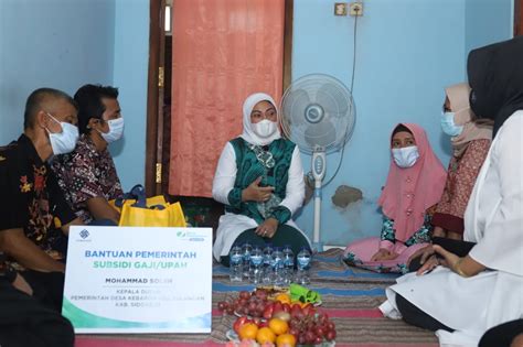 Sistem borongan tenaga pada sistem borongan tenaga ini, kita hanya akan membayar tenaga/orang yang digunakan namun, besaran biaya keduanya tetaplah tergantung dari luas bangunan yang dibangun. Sambangi Rumah Pekerja Berupah Rendah,Menaker Ida Fauziyah: Perangkat Desa dan Pekerja Borongan ...