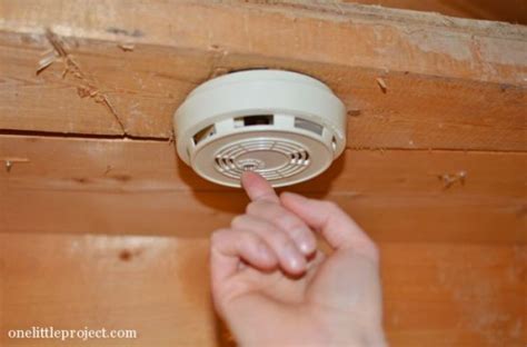 This inexpensive, basic smoke alarm provides battery thanks for reading. How to change the battery in a smoke detector