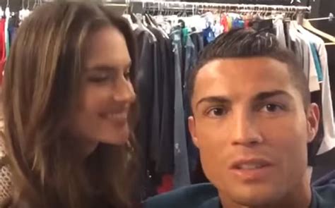 Alessandra ambrosio cozies up to cristiano ronaldo on the cover of gq. ¿Qué hacen juntos Cristiano y Alessandra Ambrosio ...