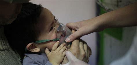 Si bien los más afectados por la infección son los niños menores de 2 años, que presentan síntomas más severos, la infección ocurre en. Virus Sincicial: Conoce como prevenir el contagio del virus