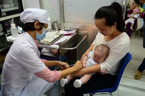 How to register for vaccination? Phone registration for vaccine disappoints HCM City ...