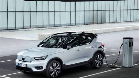 The electric xc40 recharge accelerates effortlessly. 2021 Volvo XC40 Recharge gets a price and a charging ...