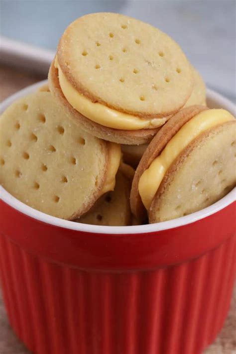 Choosing low fat recipes is important as 1 gram of fat contains 9 calories. Keto Crackers - BEST Low Carb Keto Mini Cheese Ritz Cracker Recipe Copycat Crackers - Easy ...