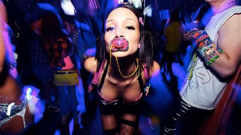 This is the most massive amateur garden party ever! Sexy Halloween Party ★ Sexiest Halloween Parties in the ...