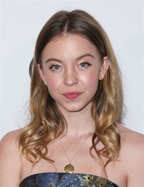 Under the silver lake finally premiered tonight and will be out next month in the us. Starlet Arcade: Sydney Sweeney