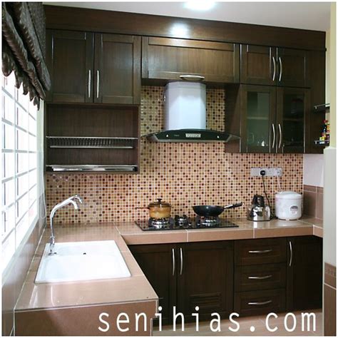 Kabinet dapur ini misalnya, sering ditakrifkan dengan reka bentuk yang anggun, bersudut dan sederhana, yang menampilkan perkakasan dapur moden, pintu bersudut dan permukaan pintu kabinet rata dan berkilau. Dapur Kabinet Moden Cake Ideas and Designs | Design rumah ...