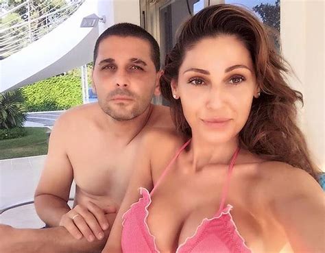 Quel che è certo è che la tatangelo vorrebbe in futuro dare un fratellino o una sorellina al figlio andrea avuto con d'alessio,. Anna Tatangelo e Gigi D'Alessio si rilassano in piscina ...