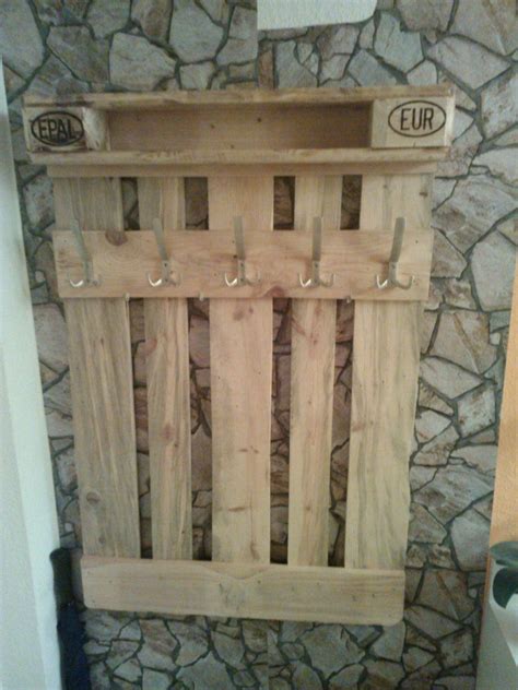 Holz kleiderschrank cranos aus wildeiche. Garderobe Bauen Aus Paletten / 22 DIY Ideen, wie man ...