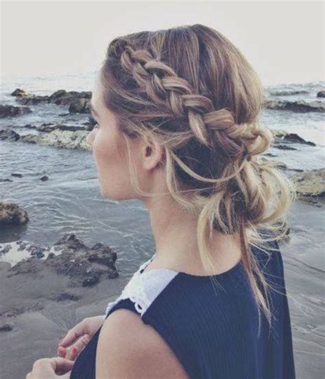 It is perfect for women who have naturally wavy hair. 10 Trendy Messy Braid Bun Updos - PoPular Haircuts