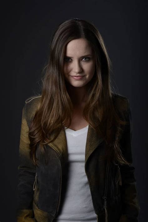 Merritt patterson ( angelina timmins ). » New 'Wolves' Poster and Photos with Jason Momoa, Lucas ...