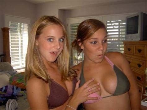 Pretty teen best friends licking each other out. Pin en Girls who Like Girls