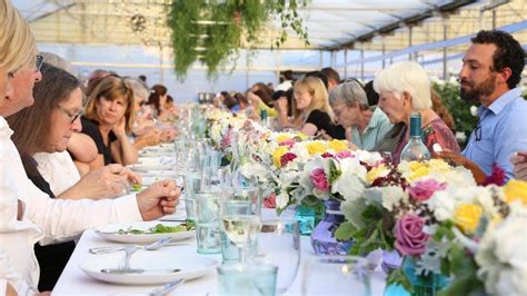 These dinner party games are perfectly suitable for six people or fewer, and if you've been stuck in your own household bubble for some time now. Garden party: 4 ways to add fresh flowers to your dinner ...