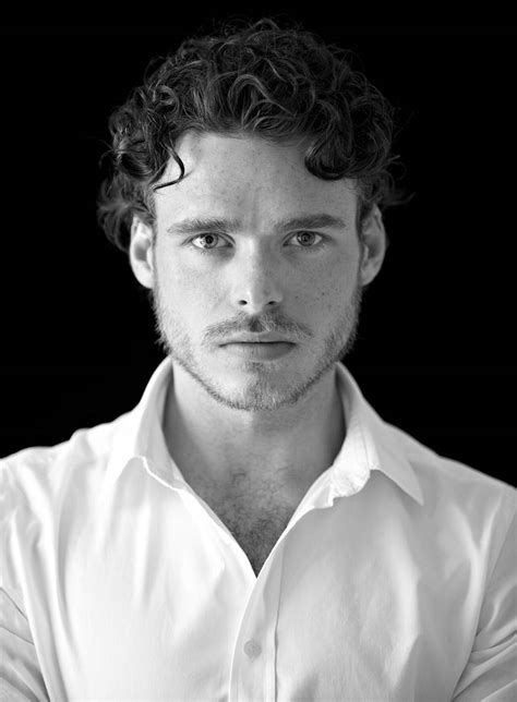 • richard madden fan is a fan resource only and is in no way related to richard madden. CINDERELLA : Richard Madden, de Game of Thrones ...