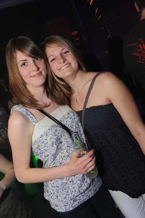 See more ideas about aesthetic clothes, cool outfits, weird shirts. Spring Break Party im Rottweiler fame: Sexy Roller Girls ...