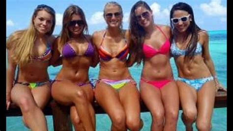 Four college girls hold up a restaurant in order to fund their spring break vacation. Attract beautiful women at bars and clubs and easily ...