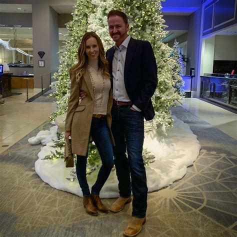 Now, they're husband and wife. Gryyny.com - First photos from inside Jordan Spieth - Annie Verret wedding celebration surface