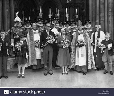 The service concludes with the stripping of the altar and reservation of the. Royalty - Maundy Thursday Service - St Albans Abbey Stock Photo: 106194527 - Alamy