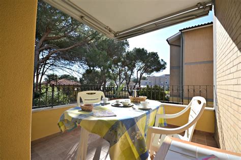 Assieme alla tipica casa vacanze marina di campo, immerse pienamente nel verde o a ridosso della bianchissima e fine sabbia del mare circostante, l. Appartamento Marina di Campo all'Isola d'Elba, a Marina di ...