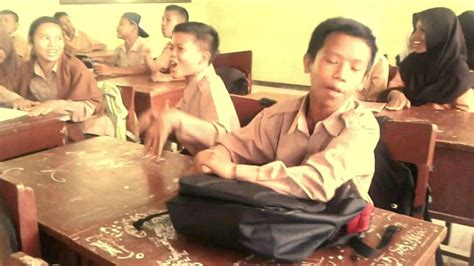 Cara mengatasi kelas yang gaduh bising dan ramai gadogadozaman. Cara Mengatasi Siswa Yang Ribut Saat Belajar - Cara Mengajarku