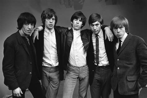 El batería de los rolling stones, charlie watts, uno de los mejores bateristas de su generación y el miembro más mesurado de la célebre banda de rock británica, murió el martes en londres a los 80 años. Hace 57 años, The Rolling Stones dieron su primer ...