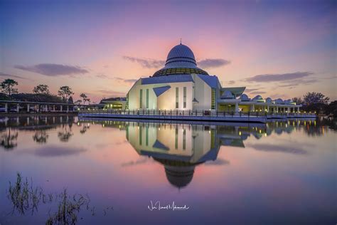 Universiti teknologi petronas, tronoh, 31750, malaysia. Glorious sunrise at An-Nur Mosque at Petronas University o ...