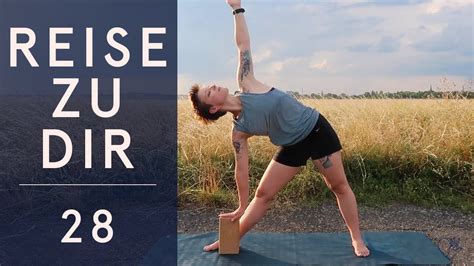 Detailed pictures of all poses as well as explanations are included. Tag 28: Mondgruß | Yoga Programm für Anfänger | REISE ZU ...