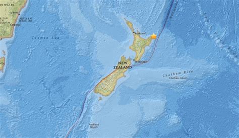 The pacific tsunami center projected the largest tsunami waves, of up to 10 feet (3 meters) or more in the kermadec islands, about 500 to 600 miles northeast of new zealand, with waves of 3 to 10. 7.2 earthquake strikes near New Zealand; tsunami threat ...