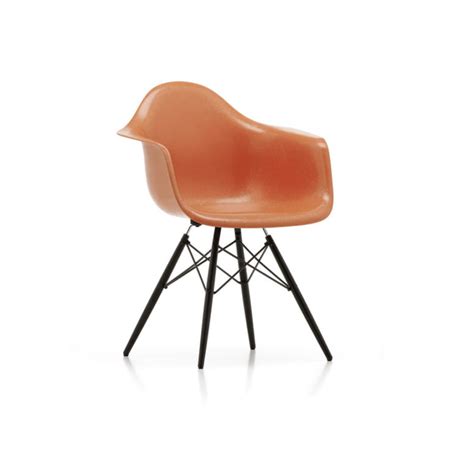 A beautiful pair of fiberglass kreuger occasional chairs. Eames Fiberglass Armchair DAW/DAR/DAX | Vitra | Smellink ...