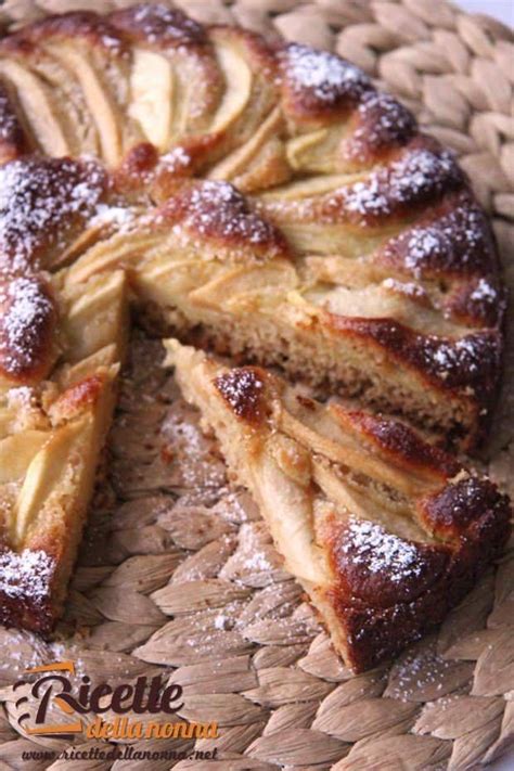 Perfetta per le colazioni lente del week end, si adatta benissimo anche a. Torta integrale alle mele e miele | Ricetta (con immagini ...