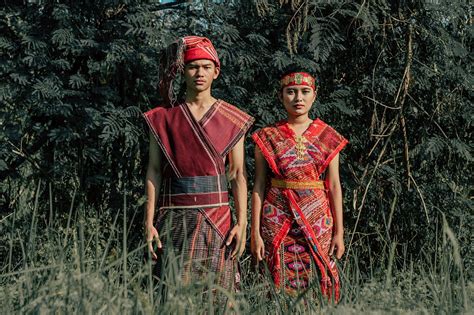 Maybe you would like to learn more about one of these? Halak Batak - Batak - Wikipedia | Traditional outfits, Matching couple outfits, Couple outfits