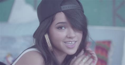 Baby you make me hot like an oven. becky g - Feat. Tyga - Shower Dinle | İzlesene.com
