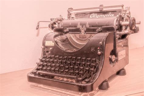 To type directly with the computer keyboard type + for a combining macron between two characters: The Curse of the Typographical Error | LetterPile