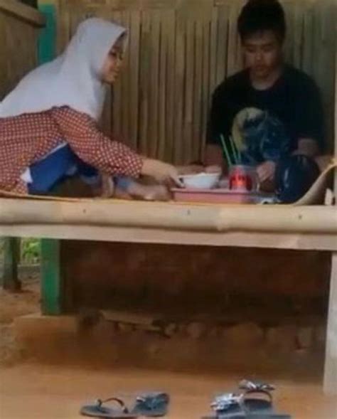 Viral gunung rowo bergoyang liat orang makan bakso di gasebo. Rowo Bergoyang - Gunung Rowo No Sensor Gunung Rowo ...