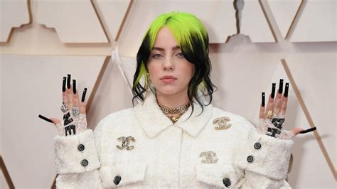 The billie eilish documentary gets the alchemy behind her stardom. Niet sexy genoeg of té naakt: zangeres Billie Eilish legt ...