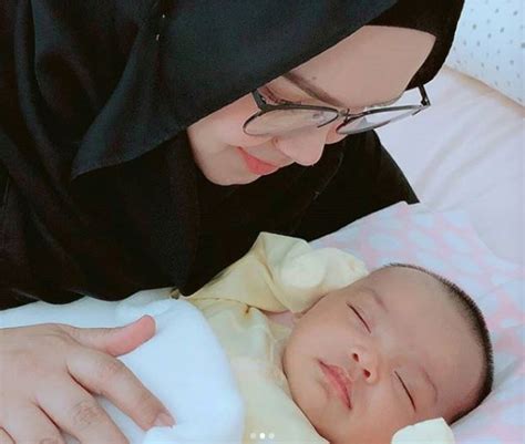 Siti, 39, memberitahu, siti aafiyah dipilih kerana nama itu cukup indah daripada segi maknanya. Wajah Terkini Anak Dato Siti, Aafiyah Sangat Comel Hingga ...