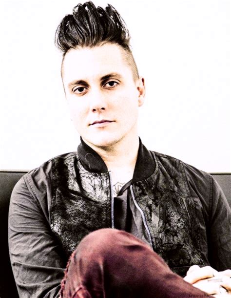 Shadows has had various hairstyles in recent years. Synyster Gates (With images) | Synyster gates, Avenged ...