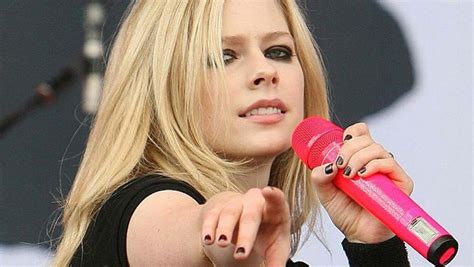 Avril ramona lavigne, мфа (англ.) ˈævrɨl ləˈviːn, мфа (фр.) avˈril laˈviɲ; Куда пропала Аврил Лавин - Экспресс газета