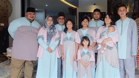 Sebagai wilayah yang berbatasan langsung dengan malaysia bisa mengangkat harkat dan martabat masyarakat tidak minta izin copas, buat tugas anak saya di sekolah. Baju Seragam Keluarga Besar Untuk Lebaran - Gambar Islami