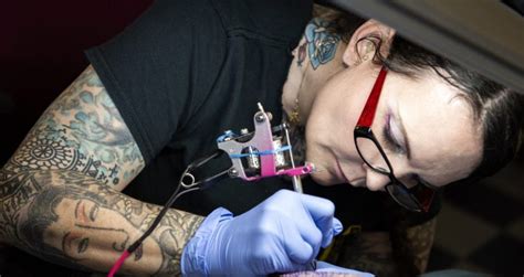 Walking into a tattoo shop can be intimidating, but we've got you covered with this guide to tattoo etiquette! 10 Etiquette Rules Tattoo Artists Follow - Lucky's Tattoo ...