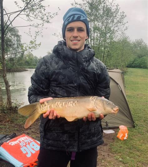 Phil foden manchester city f.c. Phil Foden: Lên chức bố ở tuổi 18; Tương lai của Man City ...