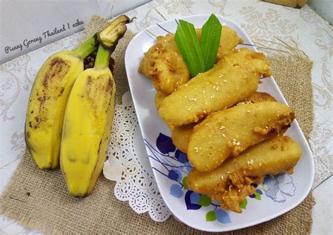 Pisang goreng ('fried banana' in indonesian/malay) is a fritter made by deep frying battered plantain in hot oil. Resep Pisang Goreng Thailand oleh azkafairuz (dapurhits ...