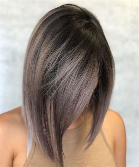 Cette coloration offre à la chevelure des teintes chaudes et lumineuses, idéales pour faire face à la grisaille de l'hiver et donner de l'éclat. Blond Cacao ou le cacao froid : la couleur tendance pour ...