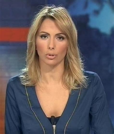 Simona branchetti (meldola, 15 august 1976) is an italian journalist. Adele Ammendola Eta - Adele Hello Someone Like You
