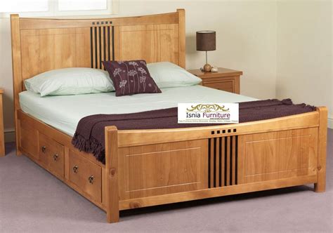 Kamar tidur rumah kayu ini mengusung tempat tidur yang tinggi dan juga pintu akses keluar masuk yang rendah. 7 Desain Contoh Tempat Tidur Sederhana Yang Nyaman - Adseneca™